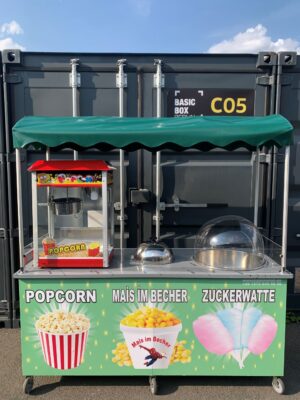 Popcorn Mais im Becher und Zuckerwette Wagen